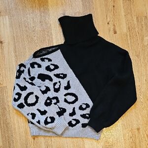 Elegant Black and Gray Leopard Turtleneck Sweater